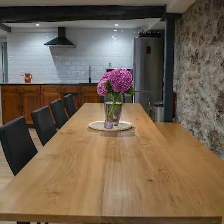 Cardil En La Entrada Del Parque Cabarceno