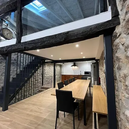 Cardil En La Entrada Del Parque Cabarceno Feriehus