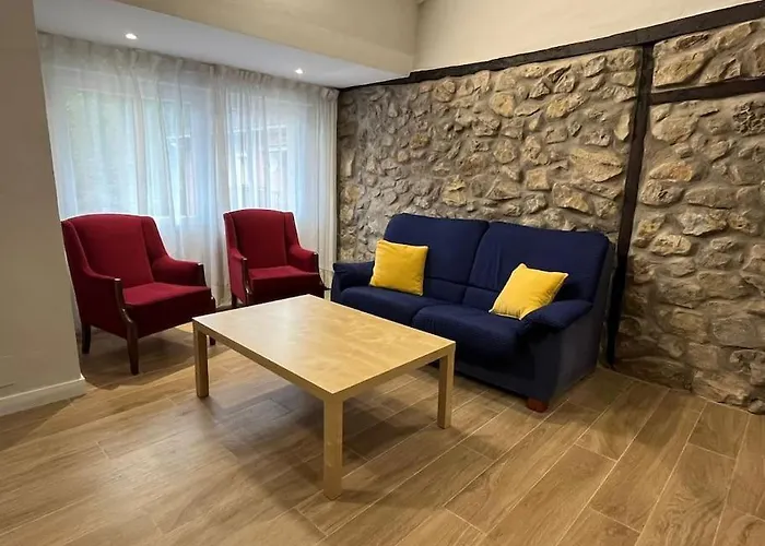 Cardil En La Entrada Del Parque Cabarceno Obregon